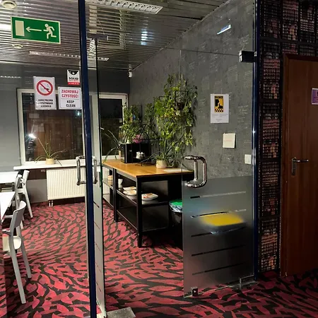 Hostel Loft Car Factory *