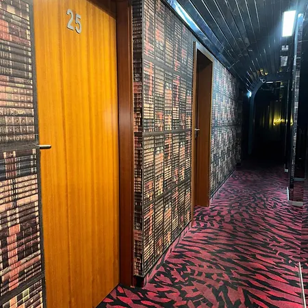 Loft Car Factory Vandrerhjem *