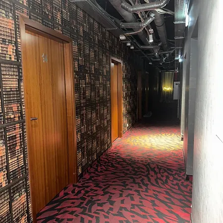 Hostel Loft Car Factory *