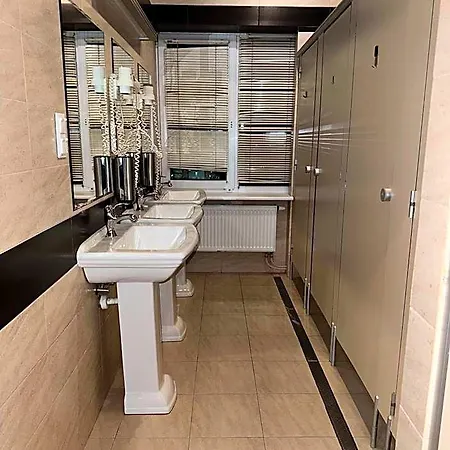 Loft Car Factory Hostal *
