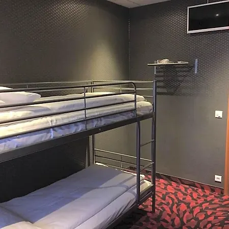 Hostal Loft Car Factory