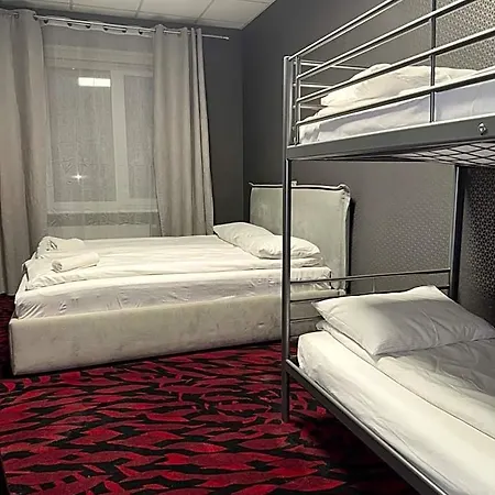 Loft Car Factory Hostal *