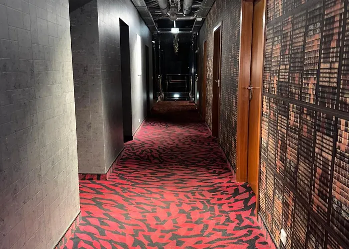 Hostel Loft Car Factory *