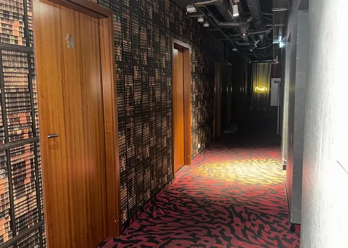 Hostel Loft Car Factory *