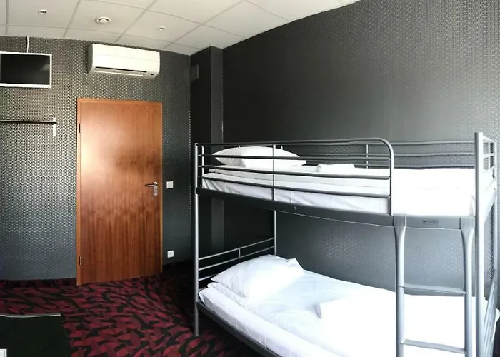 Hostel Loft Car Factory